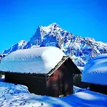 Thun Alps Scenic Views And Concierge By Swisshut Appartement *